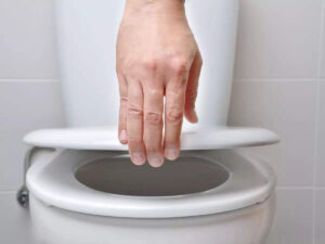 Health Alert  Toilet  ब्रीडिंग ग्राउंड है टॉयलेट पेपर-