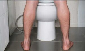 Health Alert  Toilet  ब्रीडिंग ग्राउंड है टॉयलेट पेपर-
