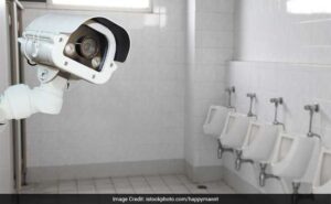 Cameras in Toilet : बाप रे